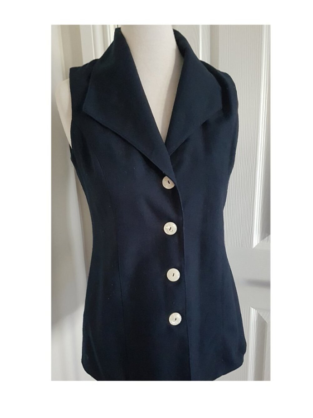 BEECHERS BROOK Women's Size 8 Sleeveless Collared V-Neck lined Black Size 8